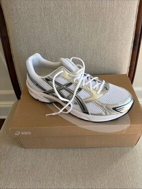 ASICS Men’s White & Silver Running Sneaker